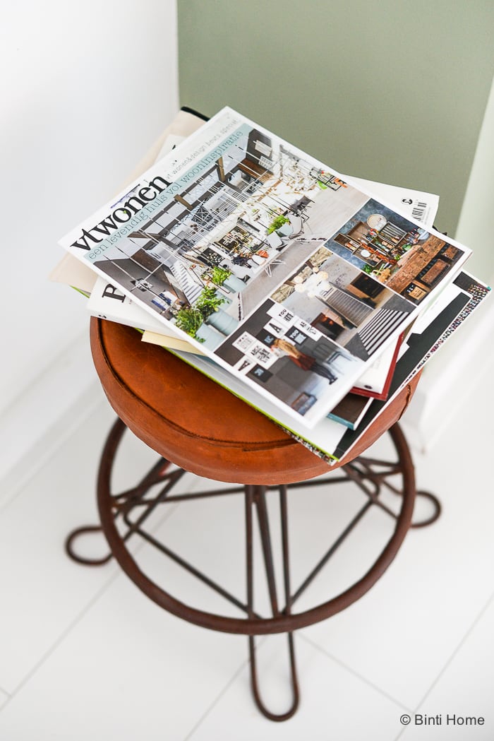 Homedecor ideas with books and magazines ©BintiHome