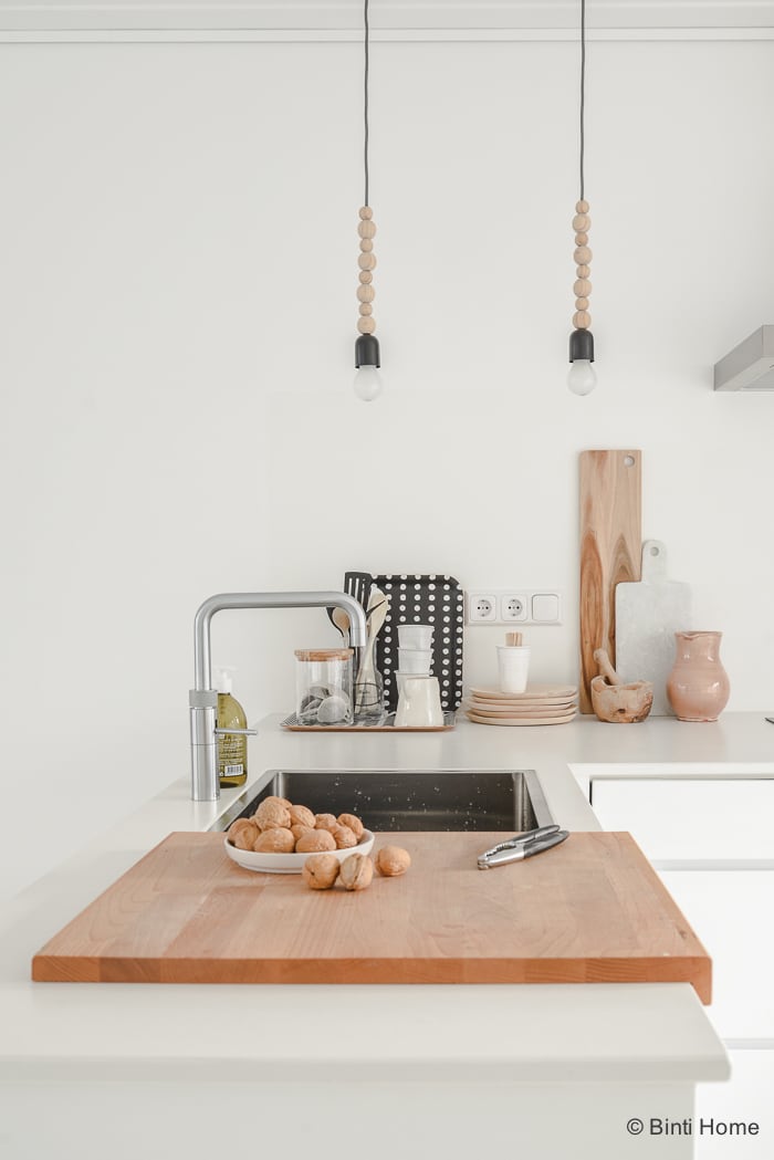 Interieurinspiratie eettafel in een witte keuken ©BintiHome-3
