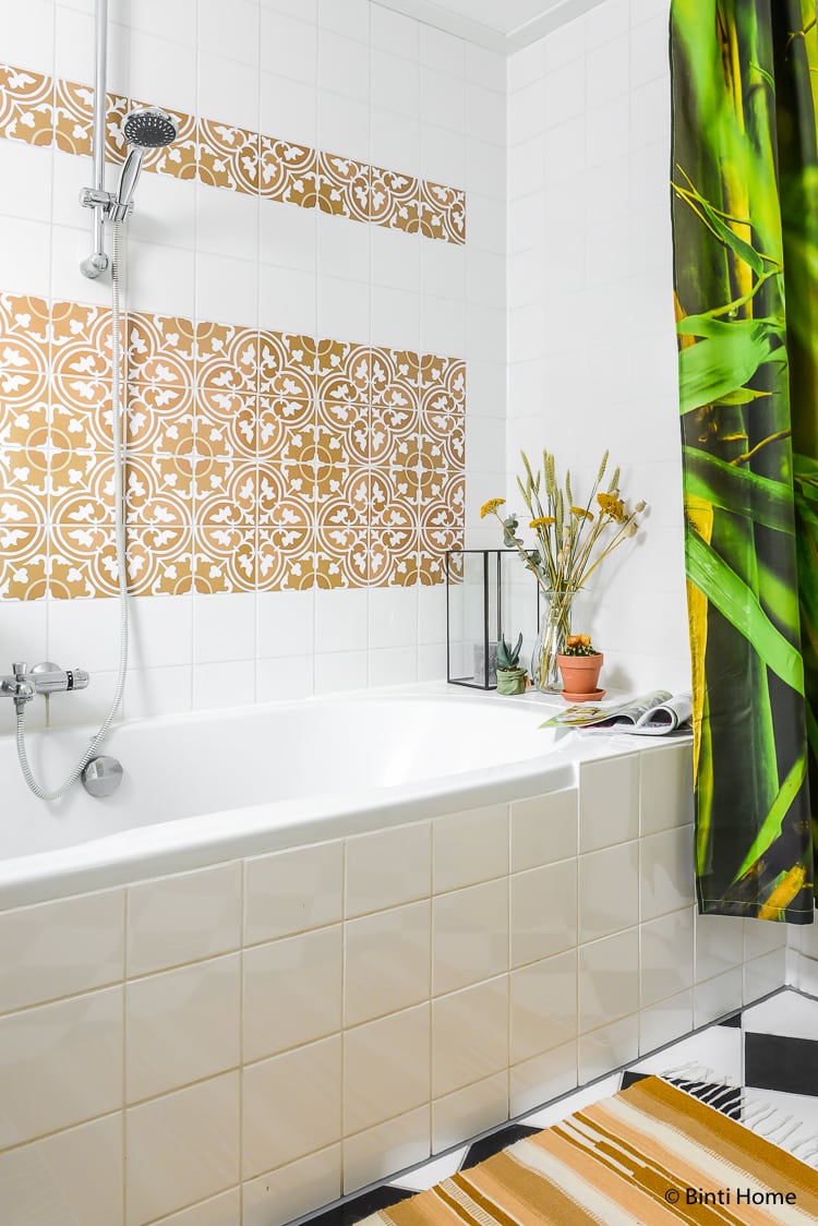 conversie lezer bevolking Tegelstickers voor een oosterse sfeer in de badkamer - Binti Home |  Interieurontwerpstudio & inspiratie blog