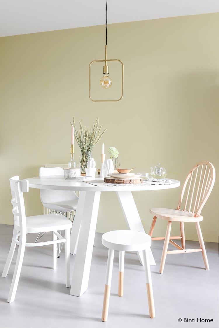 Onafhankelijkheid Verzamelen diepgaand 3x Hoe style je een ronde tafel? - Binti Home | Interieurontwerpstudio &  inspiratie blog