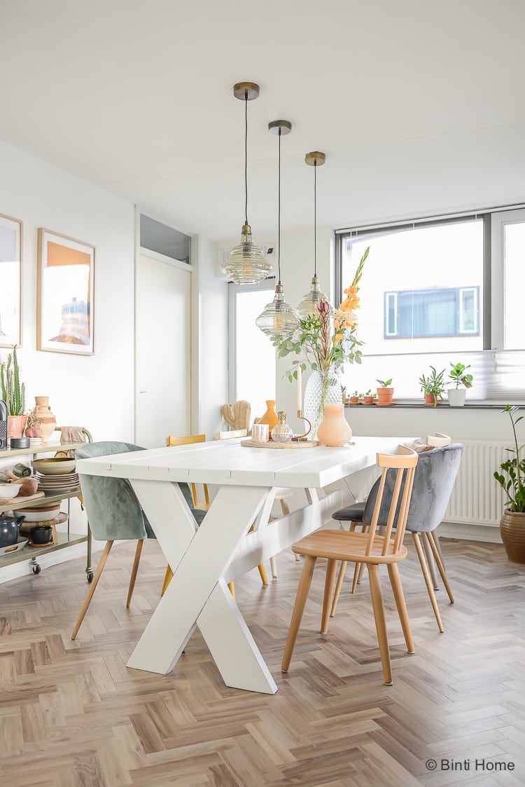 Houten eettafel wit verven voor onze eetkamer make-over - Binti Home | Interieurontwerpstudio & inspiratie