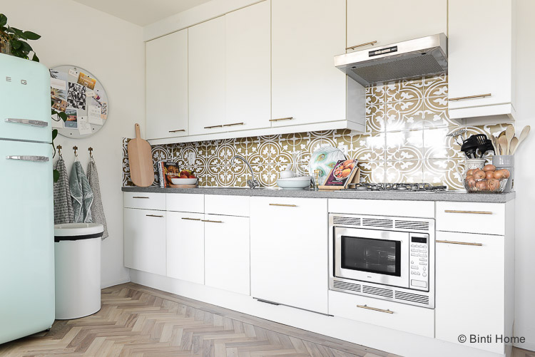 De mooiste tegelstickers voor een persoonlijke keuken in je huurwoning | Budget DIY! - Binti | Interieurontwerpstudio & inspiratie blog