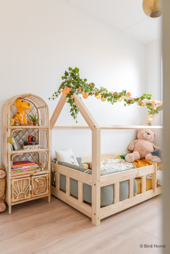 kinderkamer met een bedhuisje voor een peuter - Binti Home | Interieurontwerpstudio & inspiratie blog